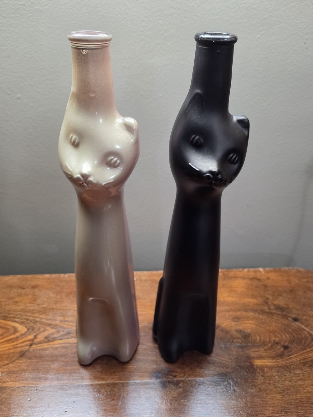 Cat-Shaped Wine Bottles – Set of 2 (Black & Champagne Finish) Vintage